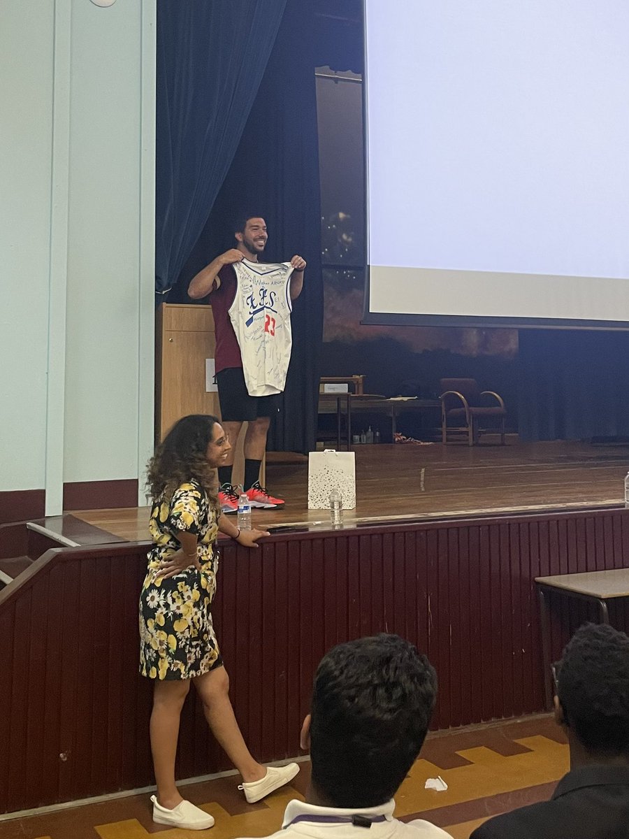 HarrowHighSch's tweet photo. A big thank you to our fantastic Head of Year @CoachLGoncalves &amp; Assistant Head of Year @MissNehalMehta for all the support and guidance you have given to this year group 🙌⭐️ https://t.co/AMeVc72KzM