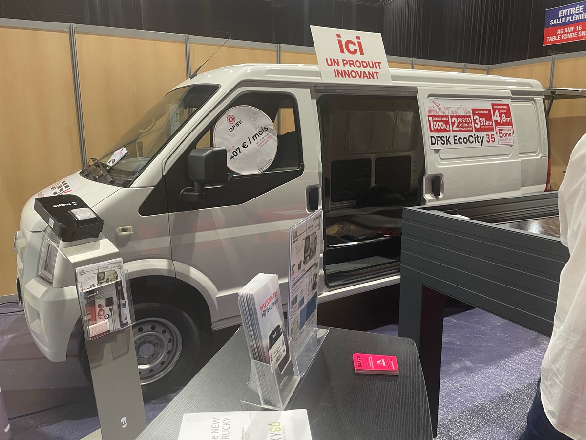SalonAchatP's tweet photo. Au détour du salon 👀, vous croiserez certainement ces panneaux, annonçant une innovation💡. Rdv à la zone d’innovations à l’entrée B. Elles y sont 😉 https://t.co/xLoJdCpv2b