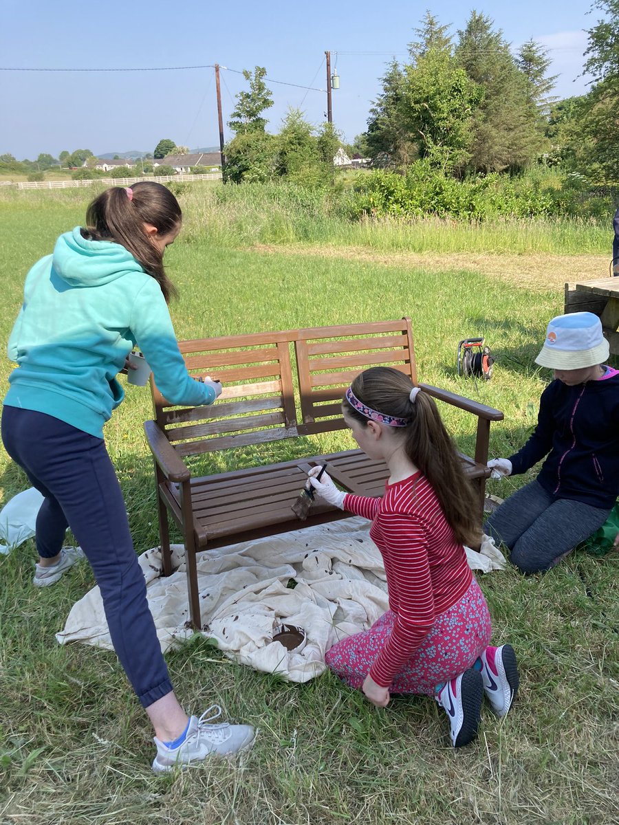 MeelickN's tweet photo. Our 5th &amp; 6th class pupils were out painting our benches and wooden table this morning to give them a new lease of life! Thank you to all the hard working students! 🎨👩‍🎨🧑‍🎨👨‍🎨 @swintidytowns https://t.co/HDTpVGCNA6