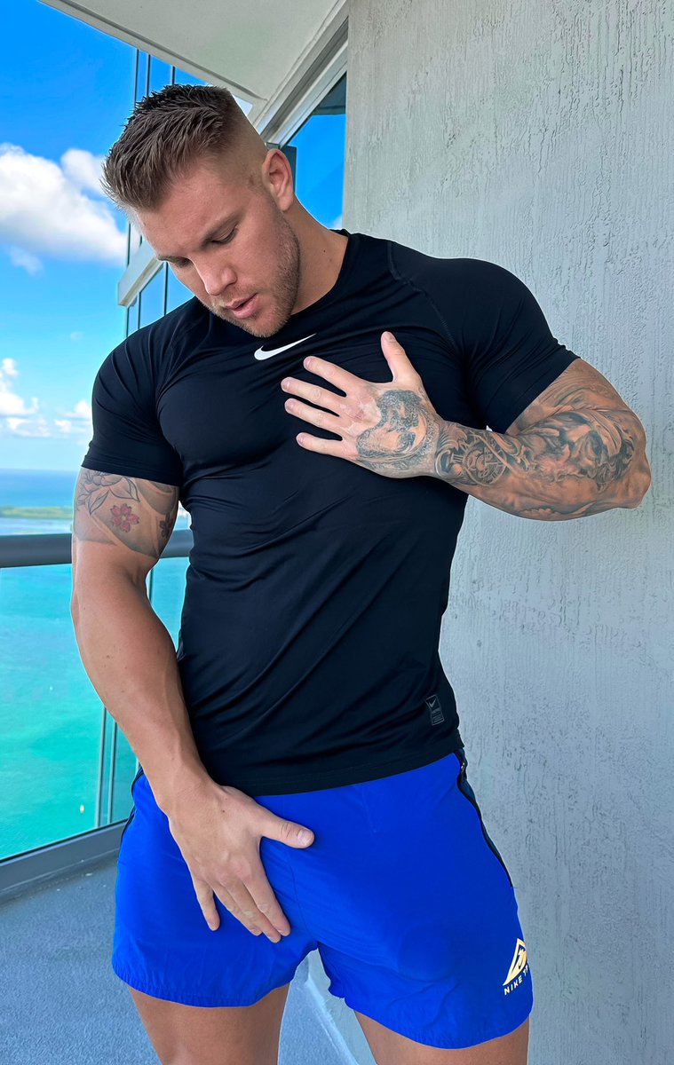 CorrinneTi35212's tweet image. RT if you need a trainer like this #fitness 
MySlink.app/filo