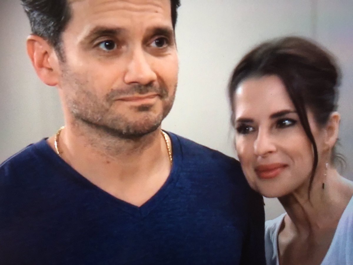 ShirlGCadotte55's tweet photo. Surprise #Sante take 2 for our USA friends! They’re so adorable 🥰! Supporting #MaLiv and Sam gets to chatting with Sasha n Gladys too ! https://t.co/mje37LXNER
