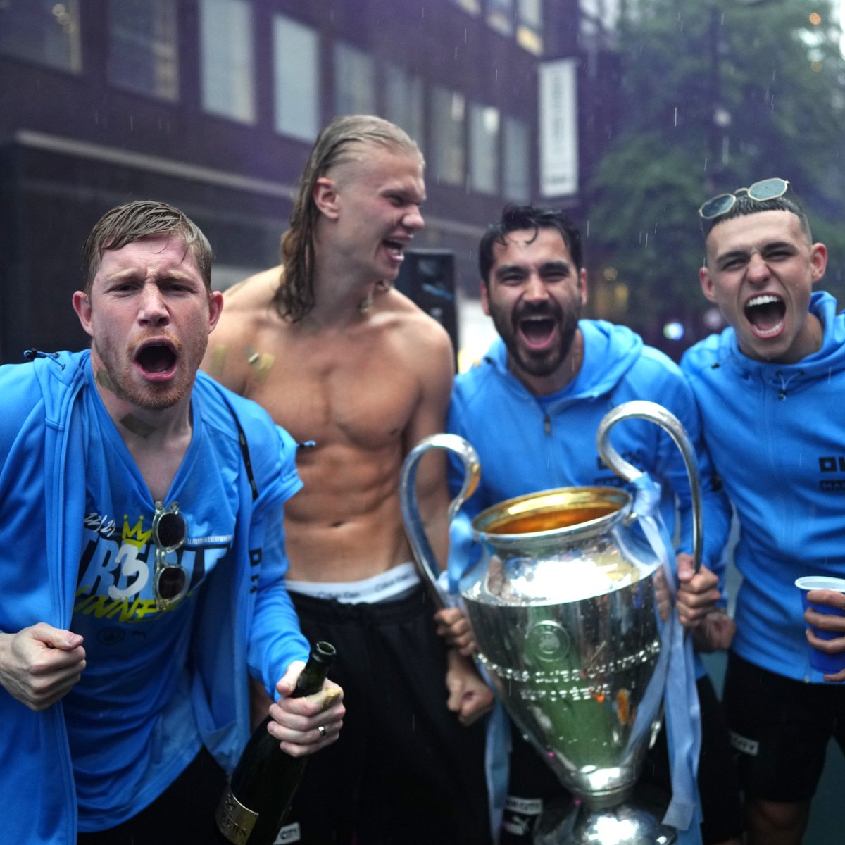 PhilFoden's tweet photo. Unforgettable memories 🩵

🏆🏆🏆 https://t.co/zPnaHNPFBo