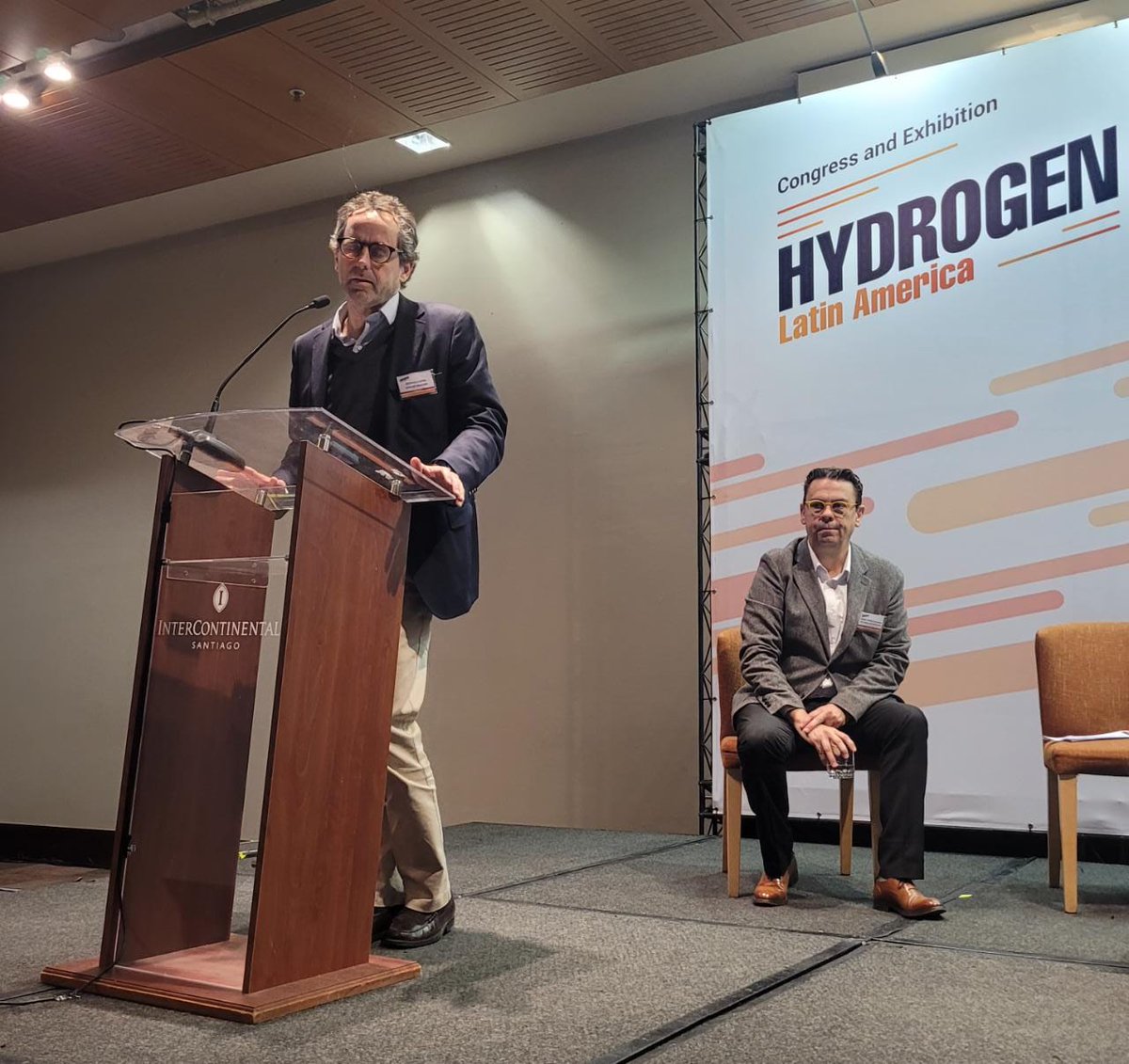 Recibiendo a los líderes de la industria de #h2 <a href="/rcastrof/">Rodrigo Castro</a> de <a href="/Genesis_Venture/">Genesis Ventures</a>  en el Congreso de Hidrogeno América Latina en Santiago de Chile
#minería