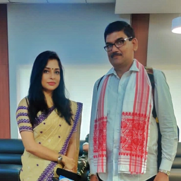 PomiBaruah's tweet photo. Felicitating our real heroes, the selfless donors on #worldblooddonorday2023 🩸Irrespective of the heavy rains, there was amazing response to VBD drive in Assam. Blood donation has increased substantially. Was great to meet Shri Gyanchand Jain who has donated blood for 109 times and HMLA Rupjyoti Kurmi Sir, who has donated blood 54 times! 😮 Respect 🙏