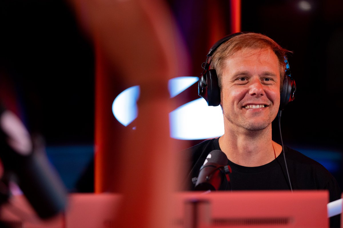 It is 20:00 CET again on a Thursday evening so you know that it is time for your favourite radio show! Time to trance again with your favourite hosts @arminvanbuuren & @rubenderonde. Tune in and hear music by @aviraaudio, @andrewbayer & @aboveandbeyond: youtube.com/live/8Pj-gdADO….