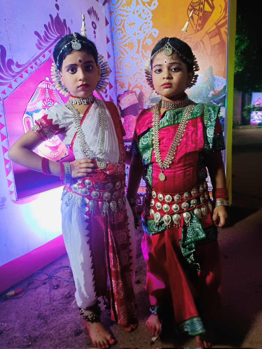 Absolutely delighted to see these little munchkins in Odissi costumes..! Happy Raja Sankranti #Odishaculture