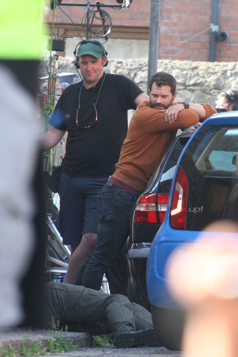 jamiedbrasil's tweet photo. Novas fotos de Jamie Dornan no set da segunda temporada de 'The Tourist' ontem, 13, em Dublin.

https://t.co/RDfRCStqsX https://t.co/JKXEsXWnwX