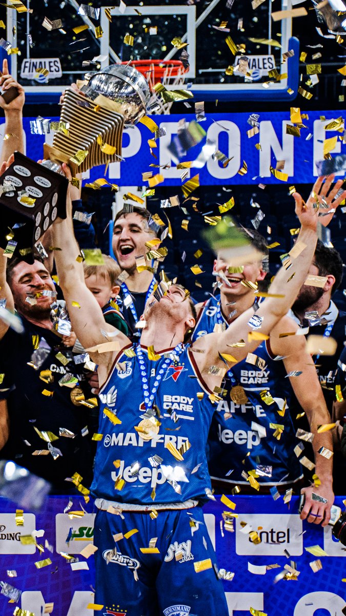 ¡Gracias, capitán! Qué honor haberte disfrutado así,  conduciendo a un equipazo y levantando la copa de tu club. ¡Hasta luego!