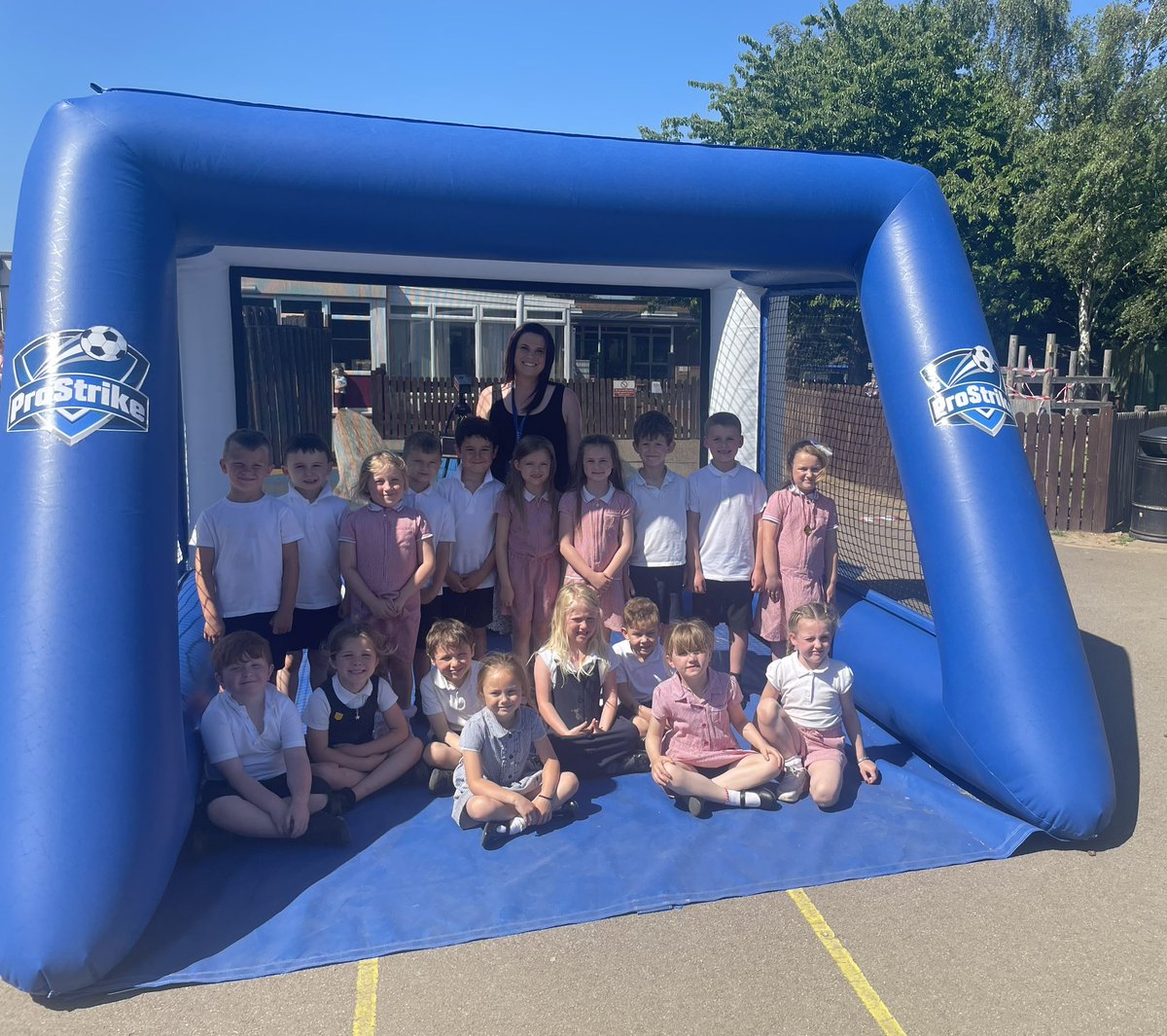 AnParkInfants's tweet image. There were some fast goals shooting into the net this afternoon! 🥅⚽️ Class 3 enjoyed their turn with #ProStrike #apipe #apiclass3