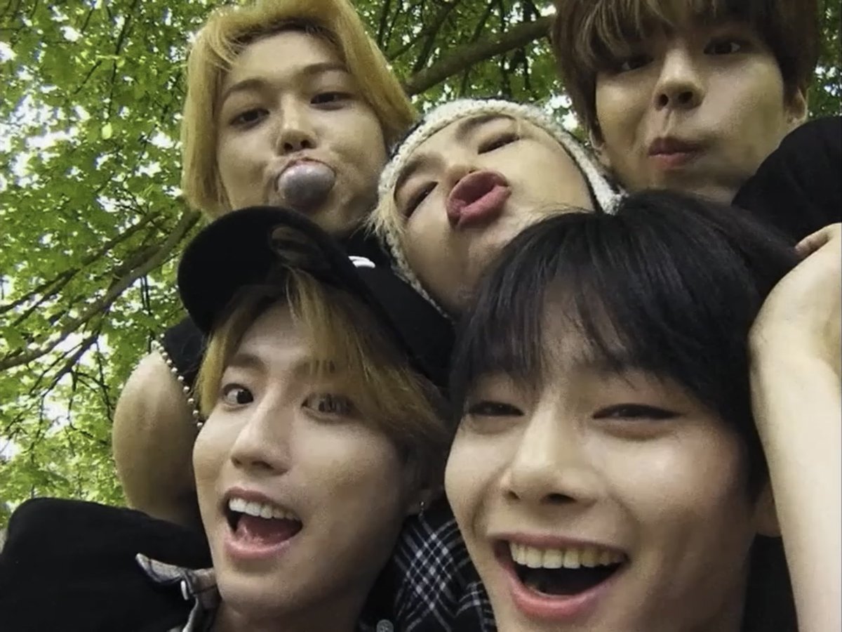 starfess's tweet image. -star
Maknae from stray kids y'all !!! 
behind the scene                    ini hasil nya