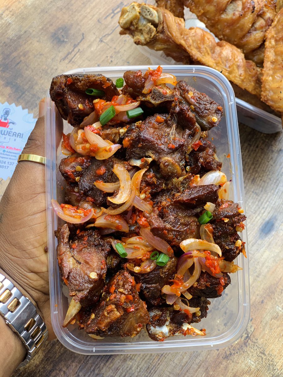 Goatmeat Asun —150ghc only 

.
There is only one #celebrityfoodvendor in Accra ghana. 

#goatmeatasun#goatmeat#hotelsinghana#