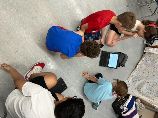 SlocumCSD's tweet photo. 4th Grade American Revolution Cooperative Group Projects! #myConnetquot #ConnetquotLEADS #4thgrade #slocumshines https://t.co/t7JKYkPtDP