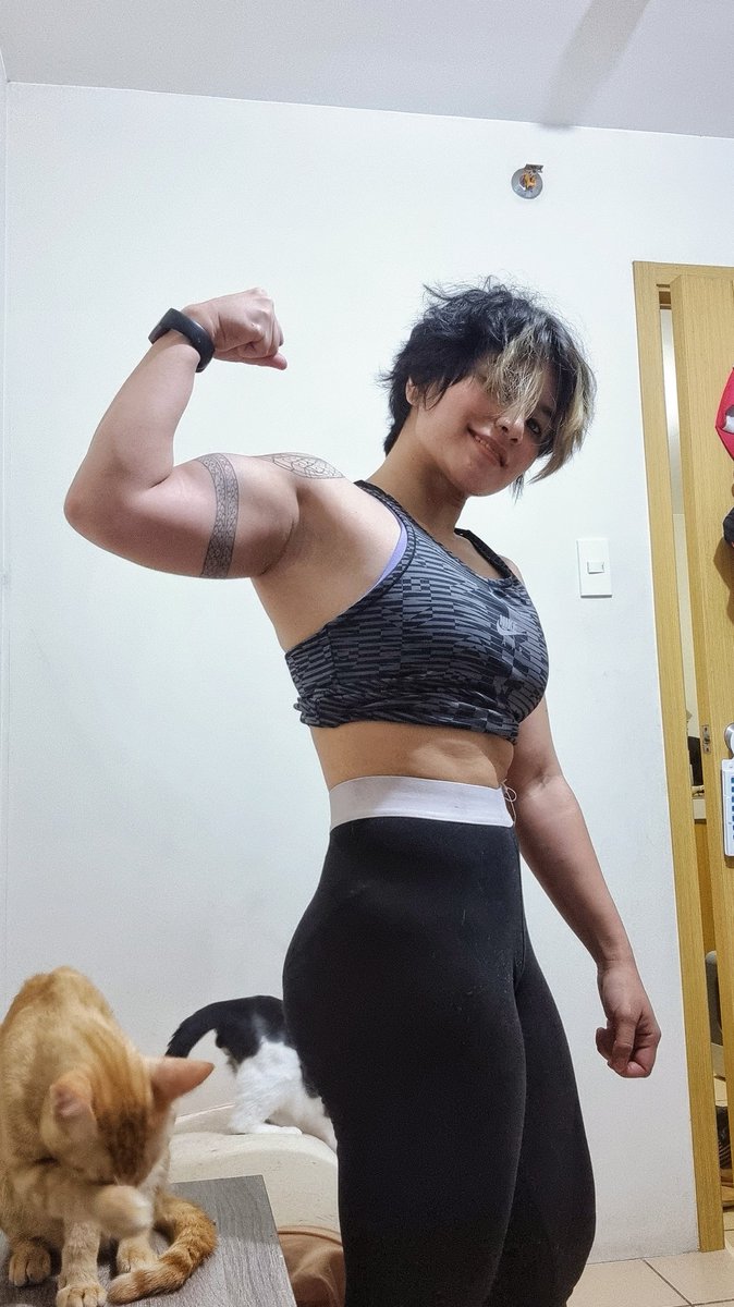 nyaaaaati's tweet image. Working out is very G4Y (good 4 you).