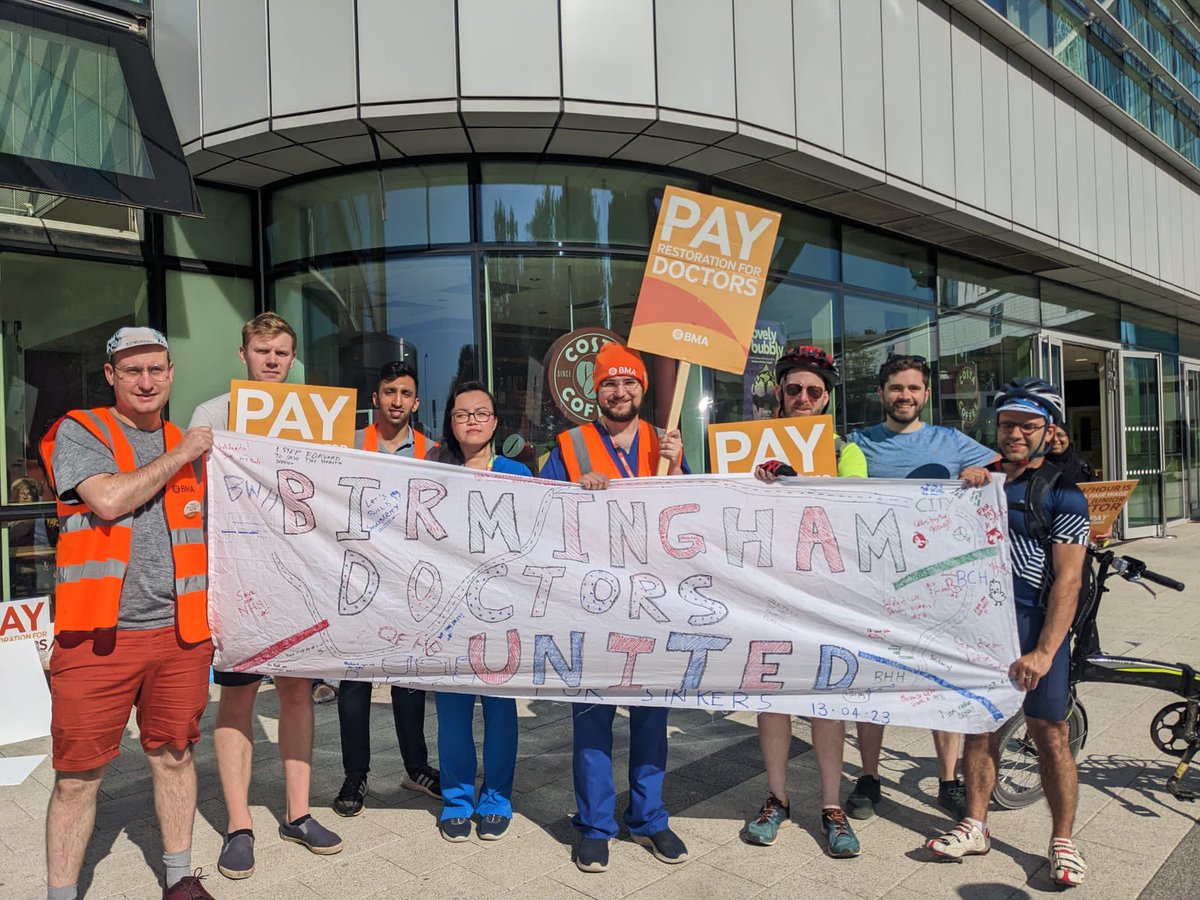 @Bham_Childrens @uhbtrust - our junior doctors standing up for pay restoration. #JuniorDoctors #JuniorDoctorsStrikes