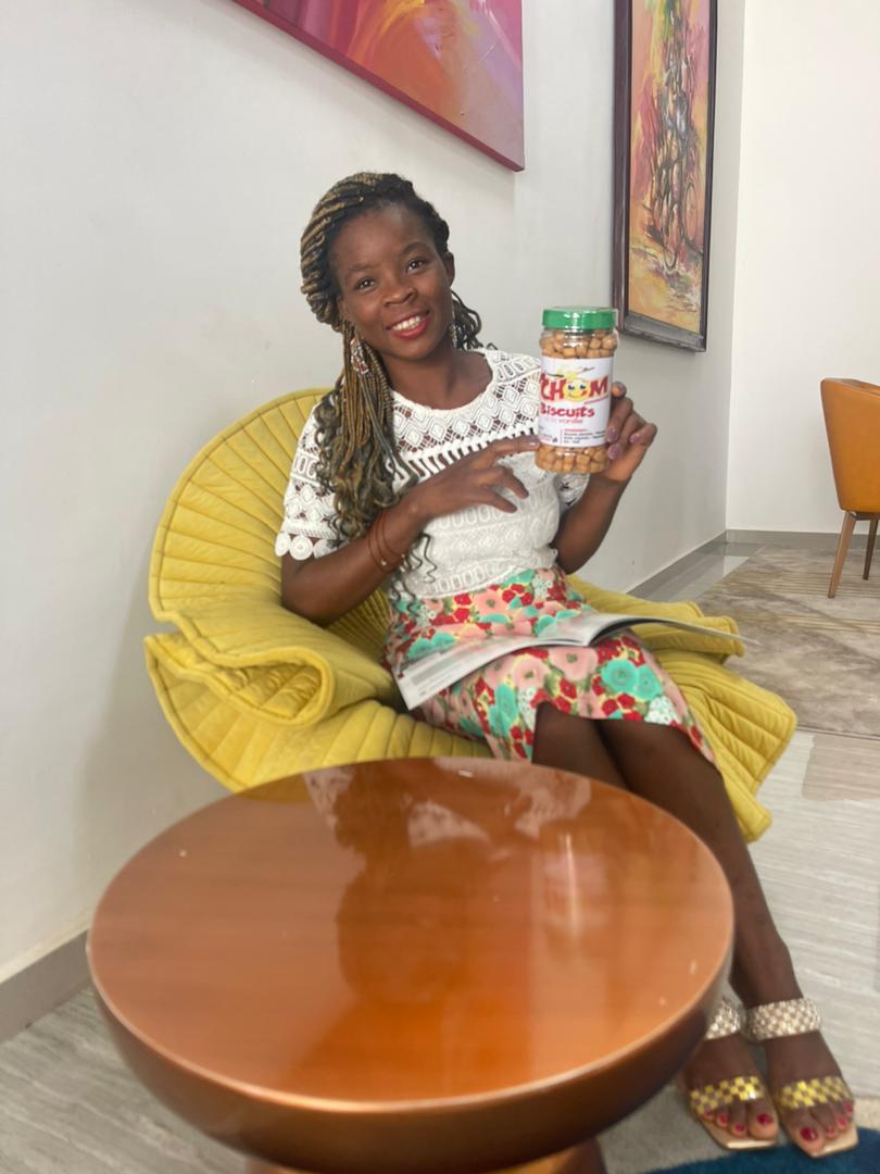 christagnindom's tweet photo. De vos positions respectives, nous vous transmettons notre bonne humeur. Consommez les biscuits de la marque #Tchom pour en avoir plus ...
@RFI @Tgtwittos @Carine_ATTOLOU
#Chom Factory
#Entrepreneurship
#makeimpact https://t.co/vnepZzZ8Ak