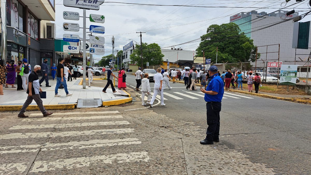 CSSPanama's tweet photo. @311Panama @radiopanama @KWCONTINENTE @MetroLibrePTY @TReporta @tvnnoticias @ecotvpanama @SertvNoticias @nexnoticias @MINSAPma Estar preparados hace la diferencia y todos podemos reducir el riesgo de desastres. #SimulacroRegional2023.
📍 Policlínica "Dr. Gustavo Ros".
📍 Hospital "Dr. Rafael Hernández" #Chiriquí.
📍 Hospital "Dr. Nelson Collado" #Herrera.
#CSSsimulacro https://t.co/L82qVTxeLO