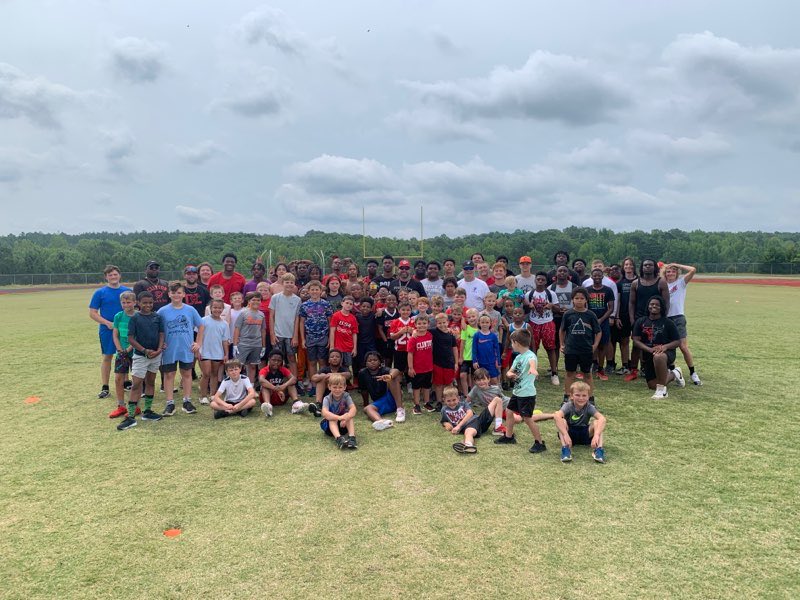 CoreyFountain6's tweet photo. Great day for Red Devil Football camp! We had an awesome group of future devils today! #FamilyOn1 https://t.co/rSvlVyRbuk