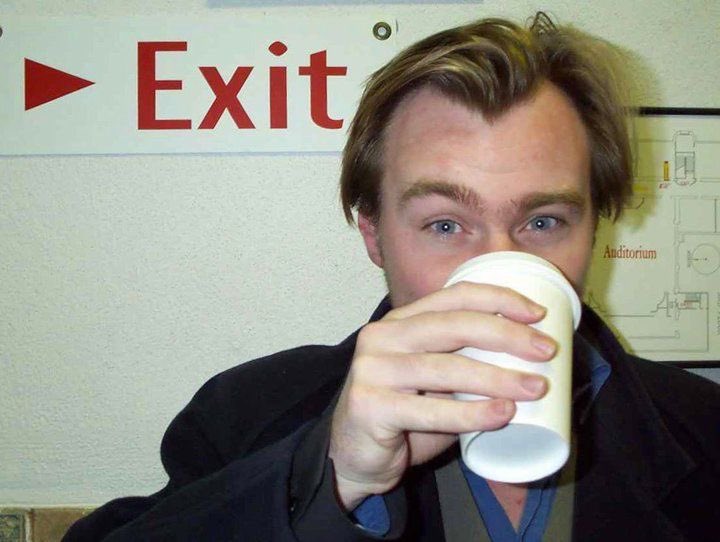 Warner Bros., Christopher Nolan’la tekrar çalışabilmek için her yolu deniyor ve yönetmeni ikna etmeye çalışıyor.