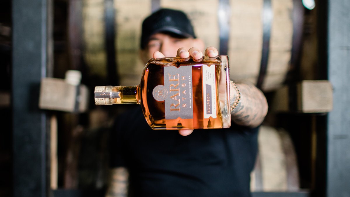 Celebrate #NationalBourbonDay with a kick..ass @RareStash Bourbon! 🎉🥃 Co-founded by UFC legend @DustinPoirier, Rare Stash #Bourbon is dedicated to unearthing rare barrels meant to be enjoyed on rare occasions. 💪 Live Rare, get Rare Stash 👉 to.flaviar.com/42GFh7C