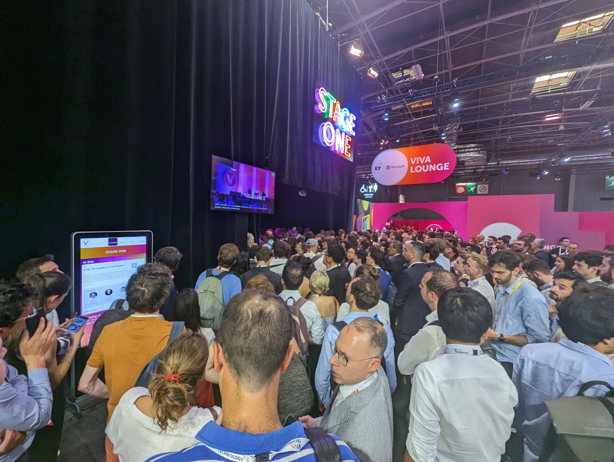 quand tu as eu la bonne idée d'aller voir <a href="/ylecun/">Yann LeCun</a> Chief AI Scientist chez <a href="/Meta/">Meta</a> et <a href="/jattali/">Jacques Attali</a> parler du futur de l'#IA mais que tu n'es pas le seul à avoir eu l'idée... 🤪 #VivaTech