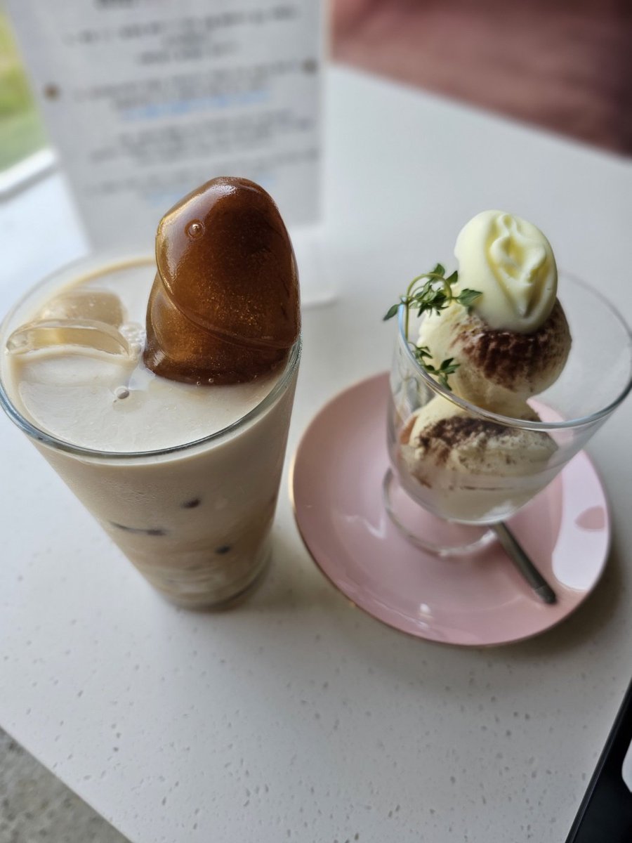 무즐라에 소문듣고 다녀왔네요. 아는분이 없어 조용히 다녀왔는데 비싸긴하지만 빵은 맛있었다고 아내가 말하네요.