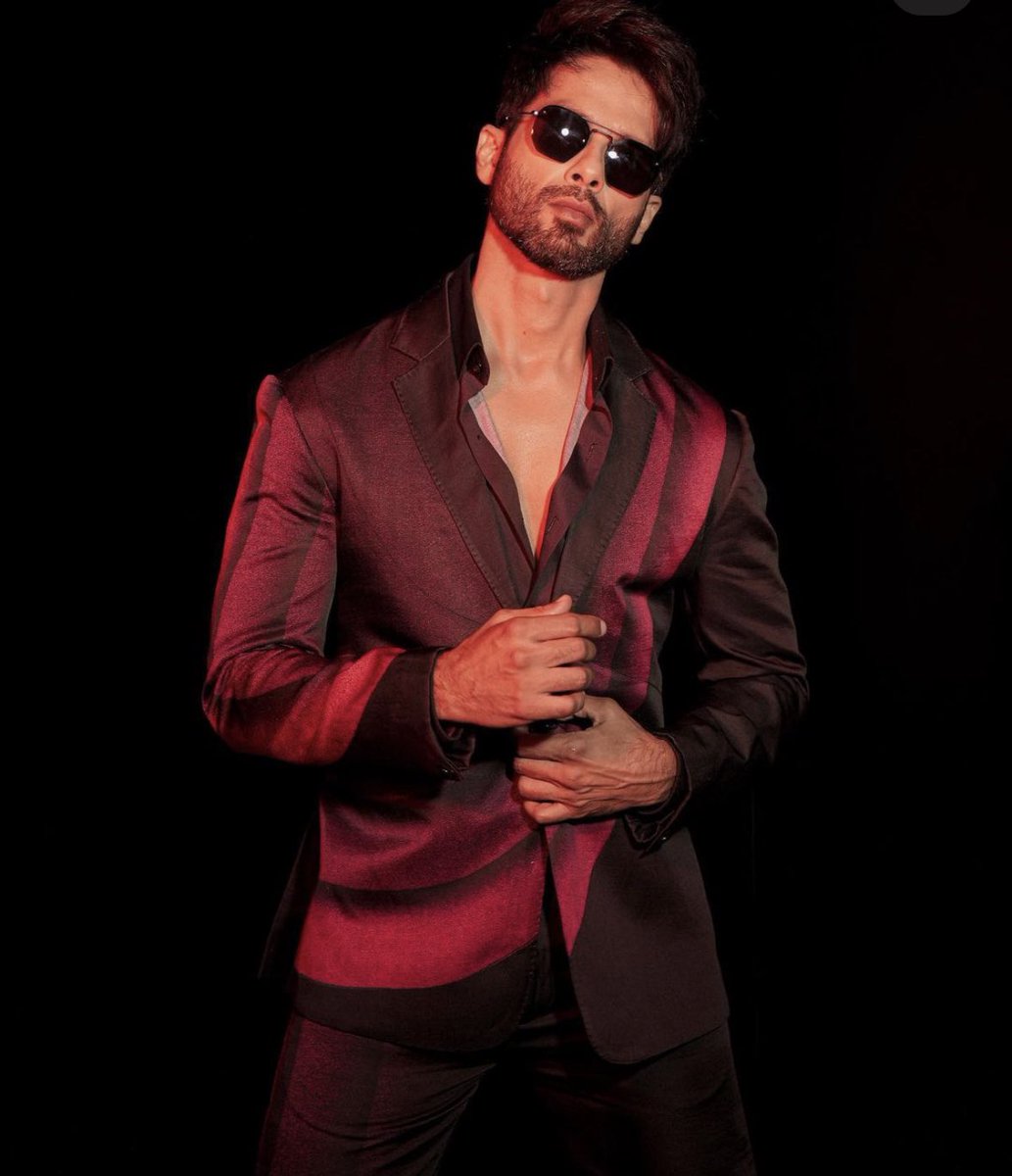 #BloodyDaddy has just released and #SanjayKapoor and #shahidkapoor have already become the fan-favourite in the film. #Shahid is getting praise from all around, critical and audiences alike for his impressive performance and looks are commendable 

@shahidkapoor @JioCinema