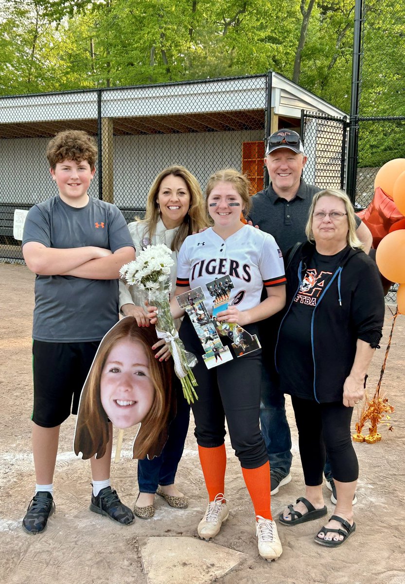 Sr. Spotlight🥎

Katie Melendy- OA SB Captain 
Softball Commit - Gordon College

To know her, is to ❤️ her! She has this incredible energy on/off the field. 

Highlight -In the Hock, she was always a top 5 pitcher. One game, she pitched 10 inns and hit a dbl for the walk-off hit!