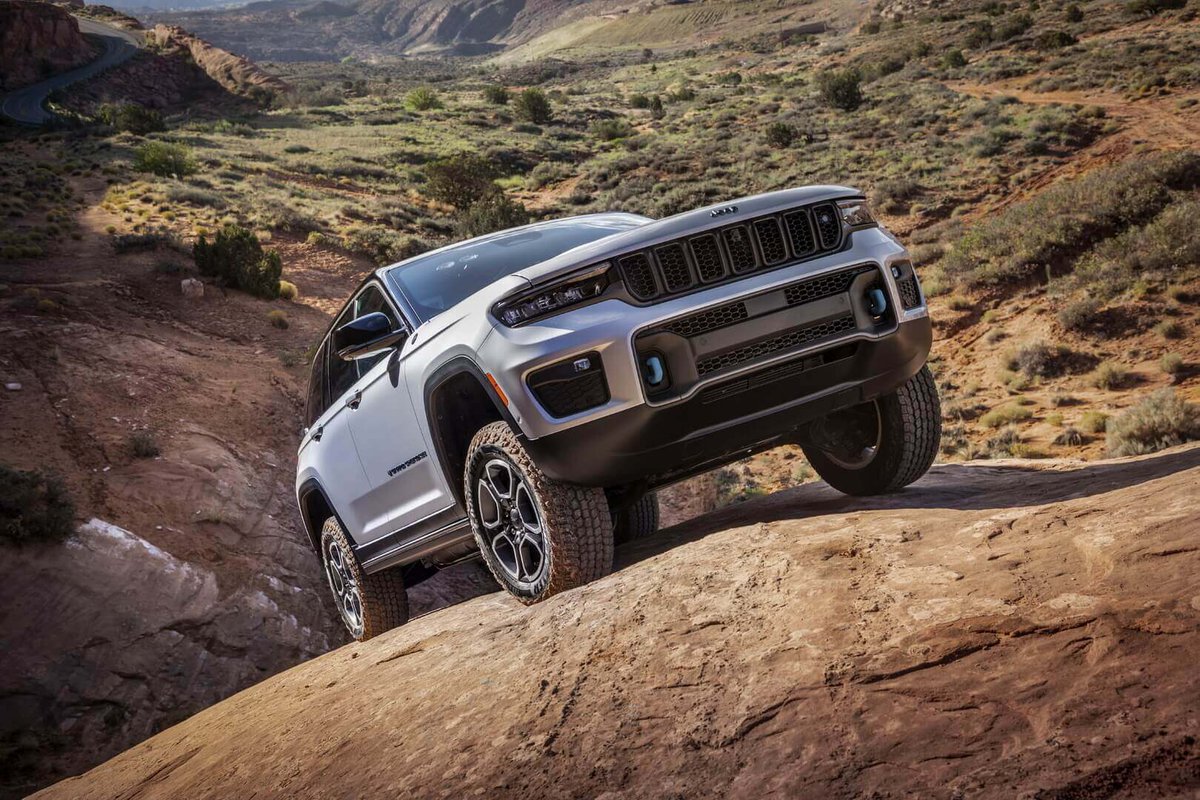 MultiplatformAI's tweet photo. Jeep's Exploration of AI-Powered Autonomous Off-Road Driving Technology
#adventure #AI #artificialintelligence #Automotive #autonomousdrivingtechnology #electrification #hybrid #Jeep #llm #machinelearning #offroad
https://t.co/6DAZ6qdCfD https://t.co/KC0Ts8iqXw