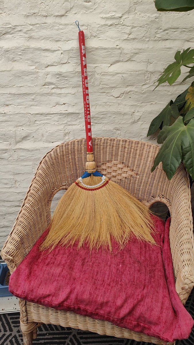 Best charity shop find to date...a walis! The lady didn't understand my excitement when I found it, even more so that it said Baguio city 🇵🇭 such fate!I've wanted one for yonks. This is going straight to Yes Lah..you can't get anymore Asian than this 😆