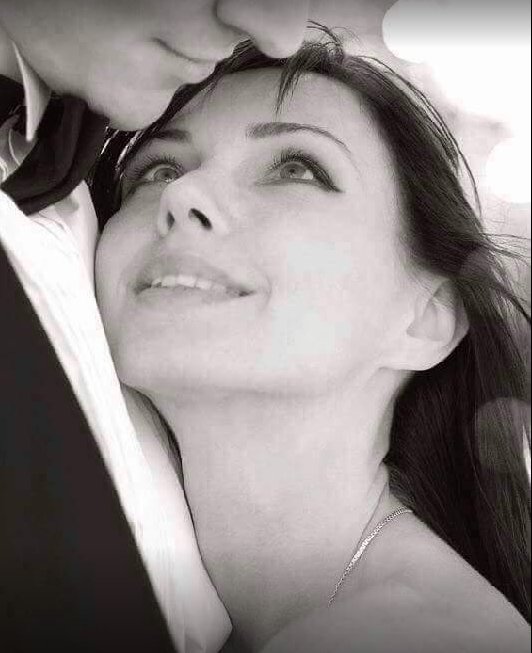 Jm_Ern38774's tweet photo. La palabra cariño tocada
por tus ojos es un abrazo
tan nuestro de espléndido
silencio, poesía impregnada
en rosas que la noche exige.

Encuentro instantáneo de
miradas en la noche apacible. https://t.co/RpCSsq4Nen