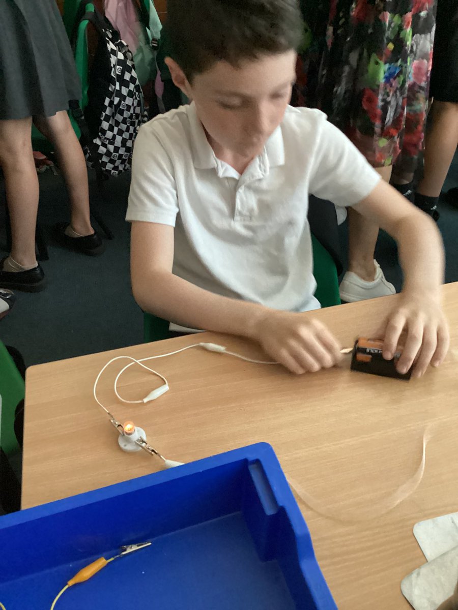 Year5Markeaton's tweet image. 💪🧠 Did you see the lightening on Monday?! We have been busy making our own electricity, assembling circuits and testing different components ⚡️#MPSscience