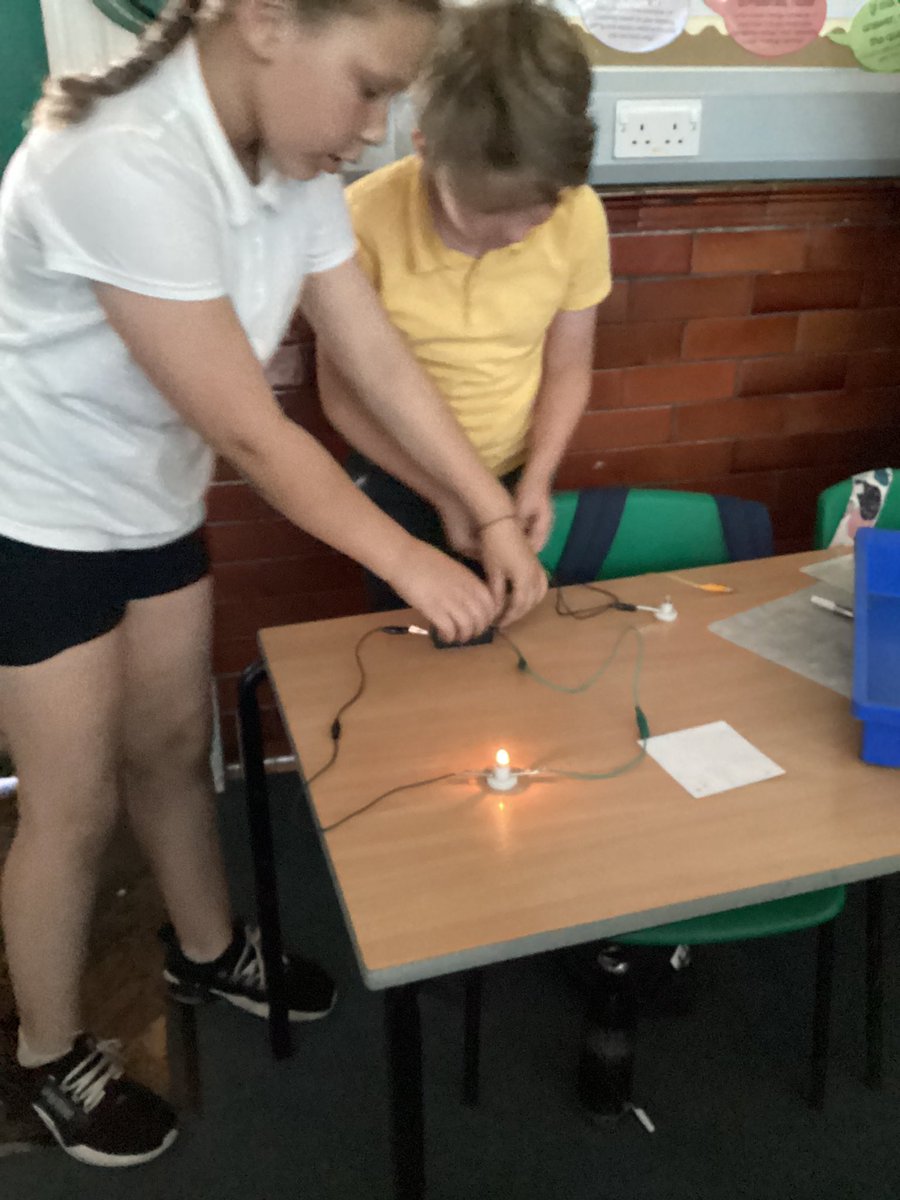 Year5Markeaton's tweet image. 💪🧠 Did you see the lightening on Monday?! We have been busy making our own electricity, assembling circuits and testing different components ⚡️#MPSscience