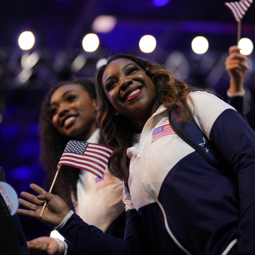 VarsitySpirit's tweet photo. Happy Flag Day! A day dedicated to celebrating the 𝘶𝘯𝘪𝘵𝘺 and 𝘭𝘪𝘣𝘦𝘳𝘵𝘺 that our flag has stood for since 1777! #FlagDay 🇺🇸 

📸 : @usacheer https://t.co/WUGmJol3Xx