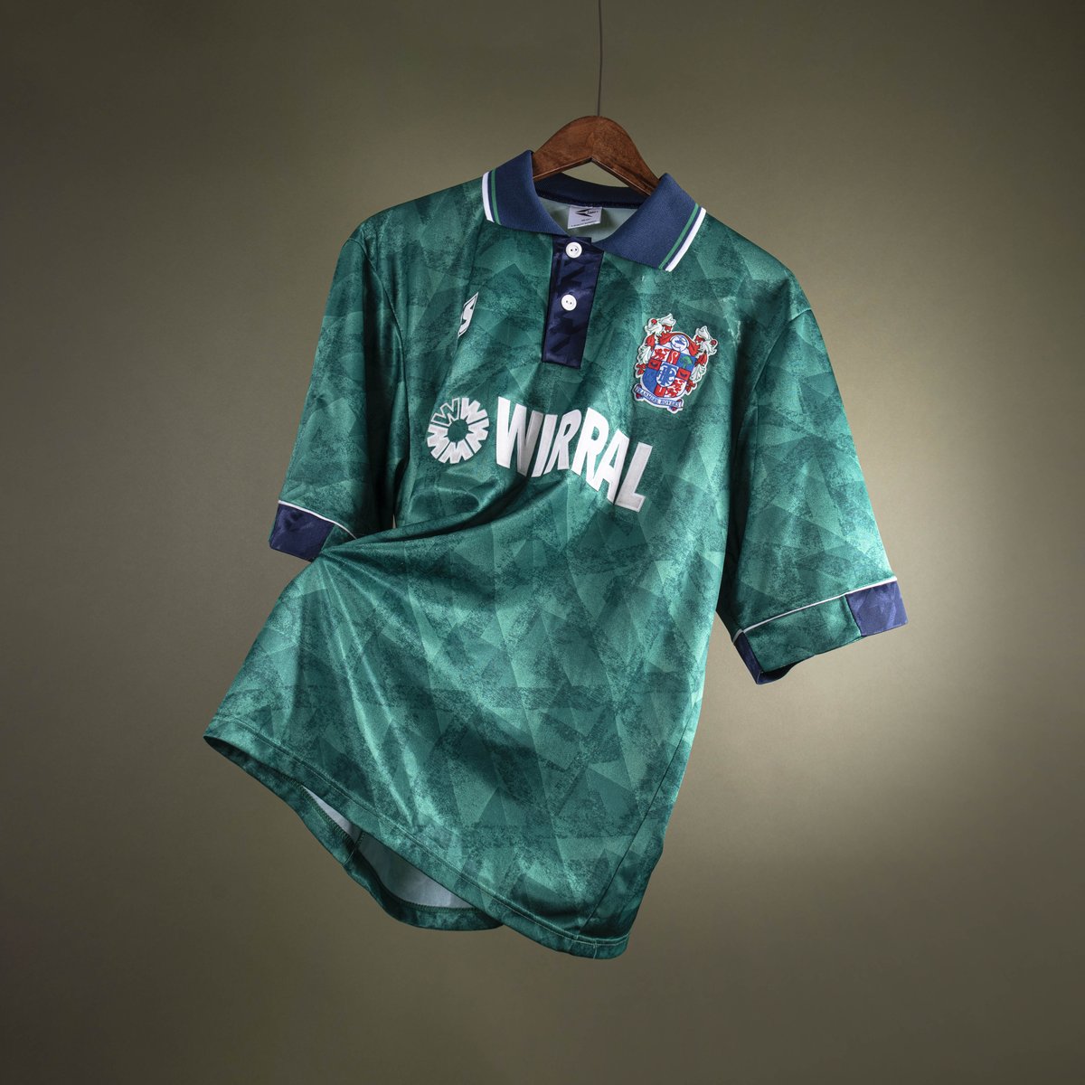 Tranmere Rovers 1993 Away by Rover Sports 🌟

Hitting the site today at 14:00 (UK Time) in a size Large.