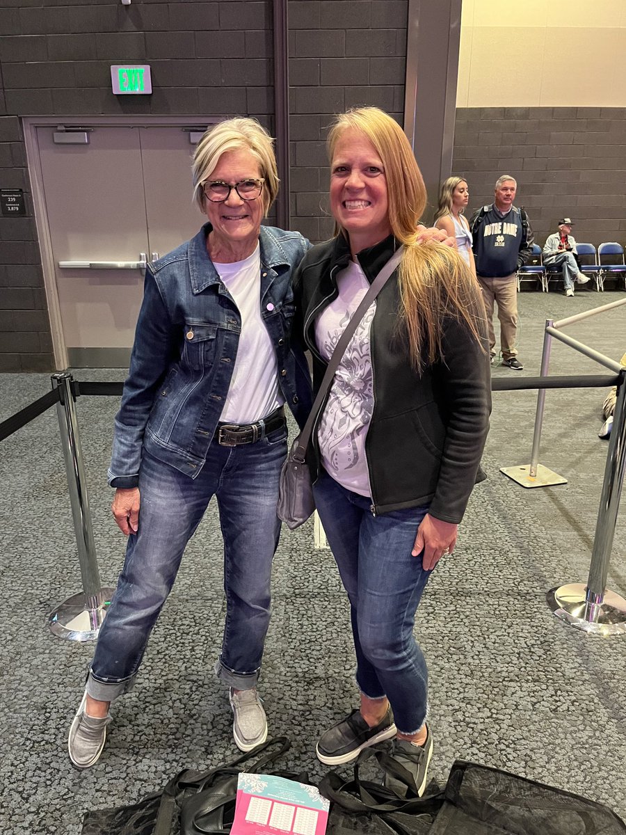 brookenspina's tweet photo. So excited to shop at the Vera Bradley 37th Annual Outlet Sale. We have been coming for over 20 years! #vbaos@verabradley https://t.co/ZqLHf4Y00Y