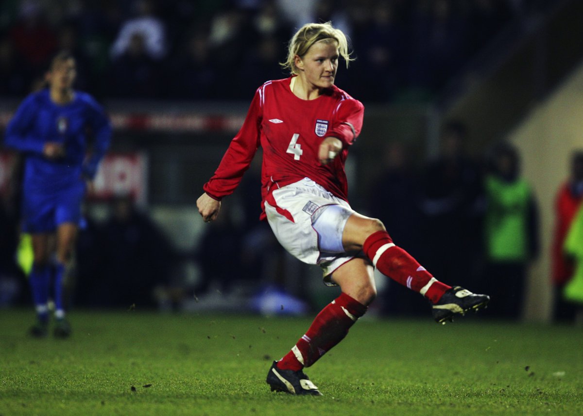 Wishing former #Lionesses player @chapmans17 a very happy birthday! 🎉