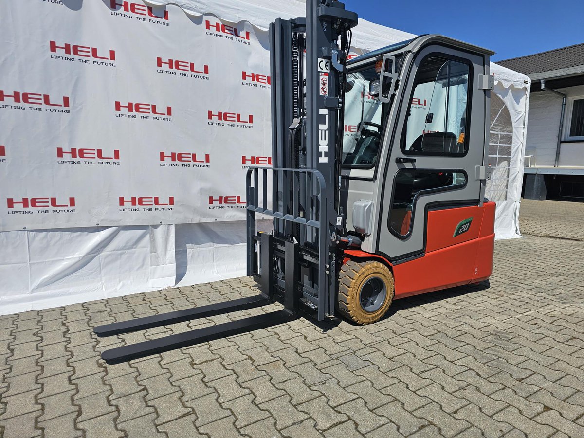 HELI_STAPLER's tweet photo. HELI CPD20SQ-GE2Li - der perfekte 3-Rad-Elektrostapler für harte Arbeiten. Diese kompakte Maschine wird von einer Lithiumbatterie 🔋 angetrieben und bietet eine hohe Leistung. Er ist für jede Aufgabe gerüstet❗ #stapler #helihauk #heliforklift #forklift #gabelstapler https://t.co/EaWV0Ctusy
