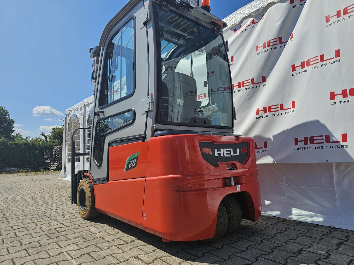 HELI_STAPLER's tweet photo. HELI CPD20SQ-GE2Li - der perfekte 3-Rad-Elektrostapler für harte Arbeiten. Diese kompakte Maschine wird von einer Lithiumbatterie 🔋 angetrieben und bietet eine hohe Leistung. Er ist für jede Aufgabe gerüstet❗ #stapler #helihauk #heliforklift #forklift #gabelstapler https://t.co/EaWV0Ctusy