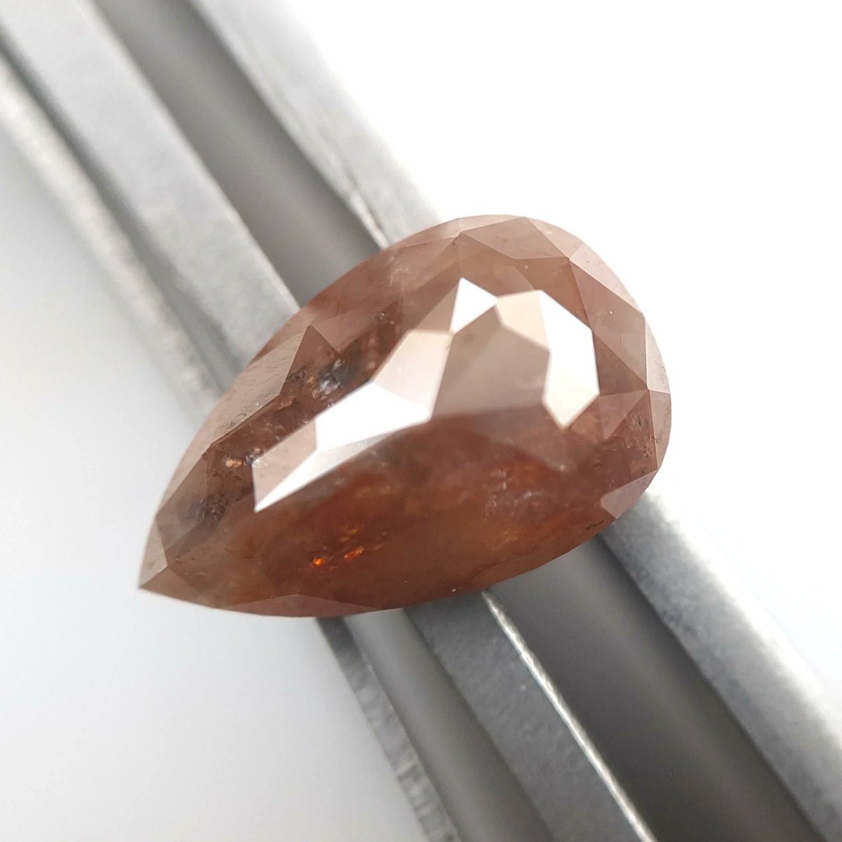 AvellinnoJewels's tweet image. 1.17 Carat Loose Rustic Salt And Pepper Natural Pear Shape Diamond For Wedding Ring💍

avellinno.com/products/1-17-…

#pearshapediamond #rusticdiamond #loosediamond #naturaldiamond #pearrosecut #facetedcutdiamond #browncolordiamond #diamondstone #fancycolor #polisheddiamond