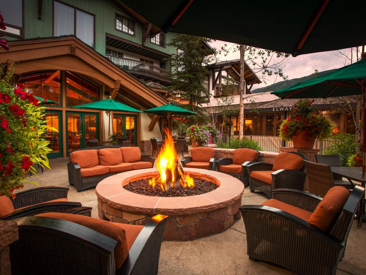 Sequoiaoutback's tweet photo. Unless you are only digging a hole in the dirt to roast a pig, a #FirePit should be a stylish and functional focal point of your outdoor oasis. Even #FireTables that include water features and yes, beverage coolers! #OutdoorKitchen https://t.co/R6f2cAKKuC https://t.co/7frg03nVxw