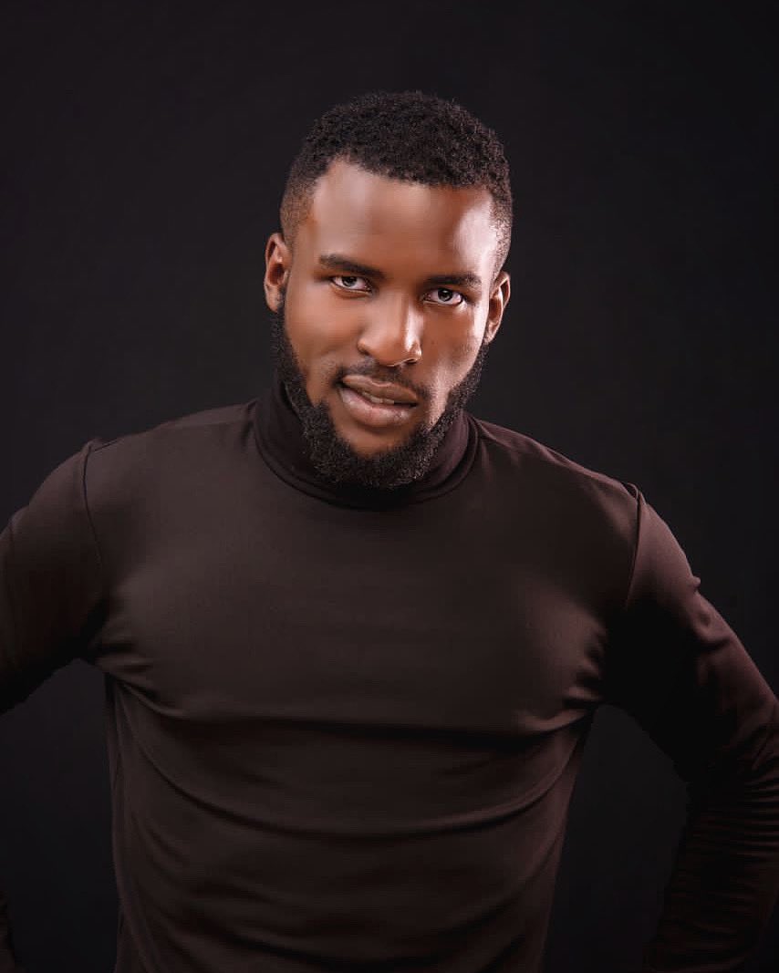 ENakaziba's tweet photo. As a makeup artist, I was tasked to transform him from this look to looking more older.
#agingmakeup #sfxmakeup #charactermakeup
#enakazibaexhibition2023
#filmandculturalmarket
@MastercardFdn @UCC_Official @MultiChoiceGRP @PSF_Uganda @FilmKampala https://t.co/qYVQO1SjtY