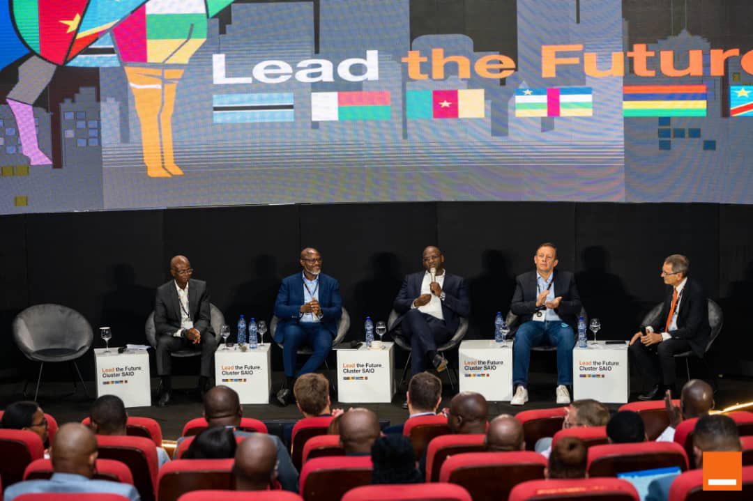 jerome_henique's tweet image. Une énergie incroyable pour cette 3eme étape de notre roadshow #LtF_OMEA 🚀qui rassemblait pour la premiere fois tous les Codirs des pays SAIO. Merci à tous d’avoir tant partager! Et merci à @BenHAIDARA1 pour l’accueil à Kinshasa!  @Cheydema @orangeafrica