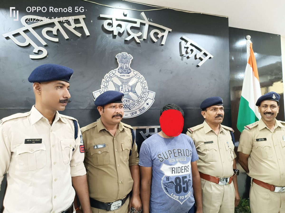 SpDewas's tweet photo. थाना टोंकखुर्द पुलिस ने आंध्रप्रदेश,हरियाणा,राजस्‍थान एवं मप्र के कई राज्यों में गंभीर प्रकृति के अपराधो में फरार एक लाख के फरारी बदमाश को किया गिरफ्तार । आरोपी से अवैध शराब एवं धारदार छुरा जप्त कर आरोपी के विरुद्ध आबकारी अधिनियम व आर्म्स एक्ट के तहत किया प्रकरण दर्ज किया गया । https://t.co/UEpYEoOQDd