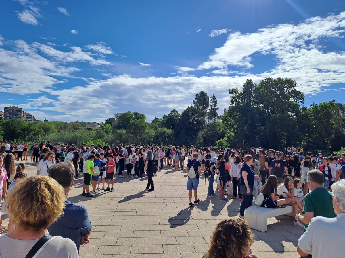 CRP_AltCamp's tweet photo. #Vilaniuada23 Avui s’està celebrant a Valls la 6a edició de la Vilaniuada amb la participació de 800 alumnes de Valls i de la comarca de l’Alt Camp. Podeu seguir l’actualitat de la Jornada: @vilaniuada #Vilaniuada23 #WMCP23 #vilaniuada23💚https://t.co/uIcVEukWQz https://t.co/sh7u2TWYma