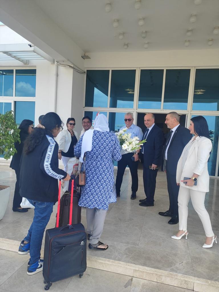 GauMedia's tweet photo. MALDİVLER 5. CUMHURBAŞKANI GAÜ’DE
Maldivler 5. Cumhurbaşkanı, Dr. Mohammed Waheed Hassan ve Mohamed Siraz Meerasahib, KAÜ mezuniyet törenine katıldı.  GAÜ'yü de ziyaret eden Meerasahib, GAÜ Kurucu Rektörü Serhat Akpınar ve GAÜ COO’su Hüda Hüdaverdi ile bir araya geldi https://t.co/YXK49sbd9R
