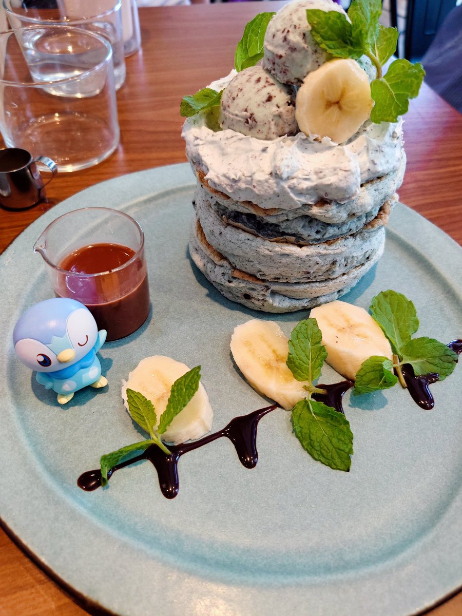 Marurunrozu's tweet photo. 身長が桐生一馬と同じで体重も似てる人とスイーツ食べてきたけど体格良いから桐生さんと隣を歩いたらこんな感じなのかなと思いながらニヨニヨしてました。
←512 CAFE＆SWEETS　　パフェ&amp;ジェラート LARGO → https://t.co/1EamO2NQjg