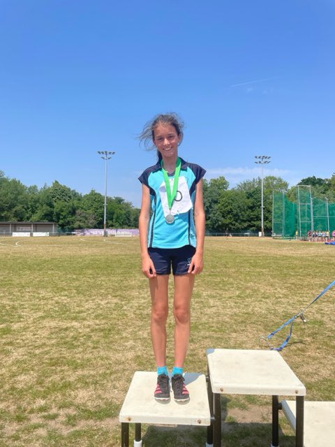 HalsteadPrepSch's tweet photo. Years 5 &amp; 6 represented Halstead at the District Athletics Competition. All girls achieved personal bests in running, throwing &amp; jumping events. Huge congratulations to Lilia who has qualified in the 100m Sprint for the Prep Schools National Athletic Finals next month! #proud 👏🏻 https://t.co/tOV02SHdmE