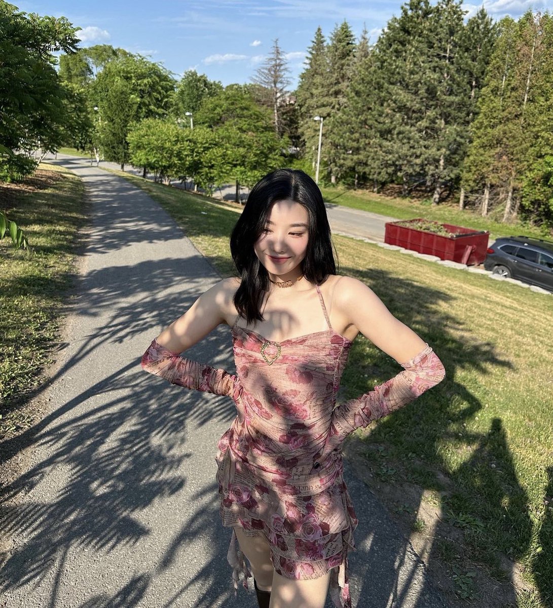 ㅤ

Merasa cantik hari ini. 

ㅤ