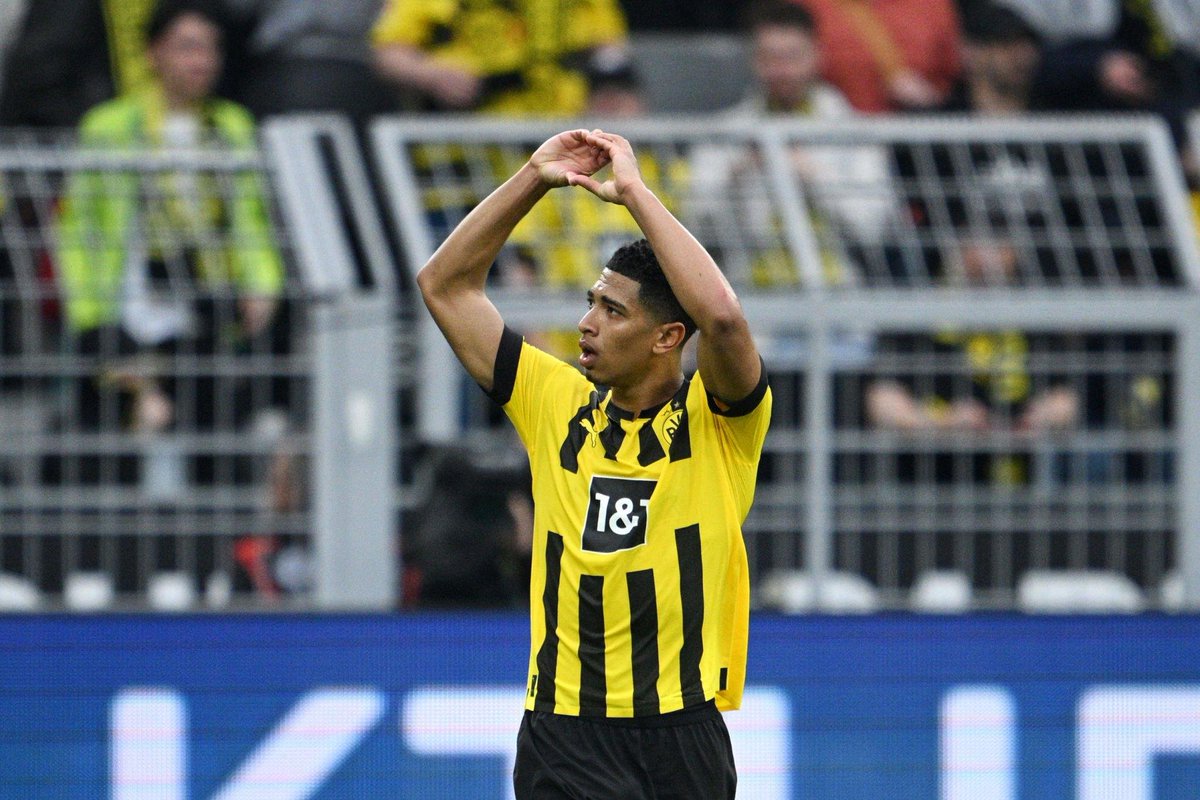 BVB09world's tweet photo. جود بيلينجهام: "شكرًا للجميع في بوروسيا دورتموند  على كل شيء خلال السنوات الثلاث الماضية. لقد كان شرفًا بارتداء هذا القميص عده مرات ، في اللحظات الكبيرة و��لصغيرة. على الرغم من أنني أتطلع إلى وجهتي التالية ، لن أنسى الرحلة هناك ". https://t.co/h59d4ZuzgT
