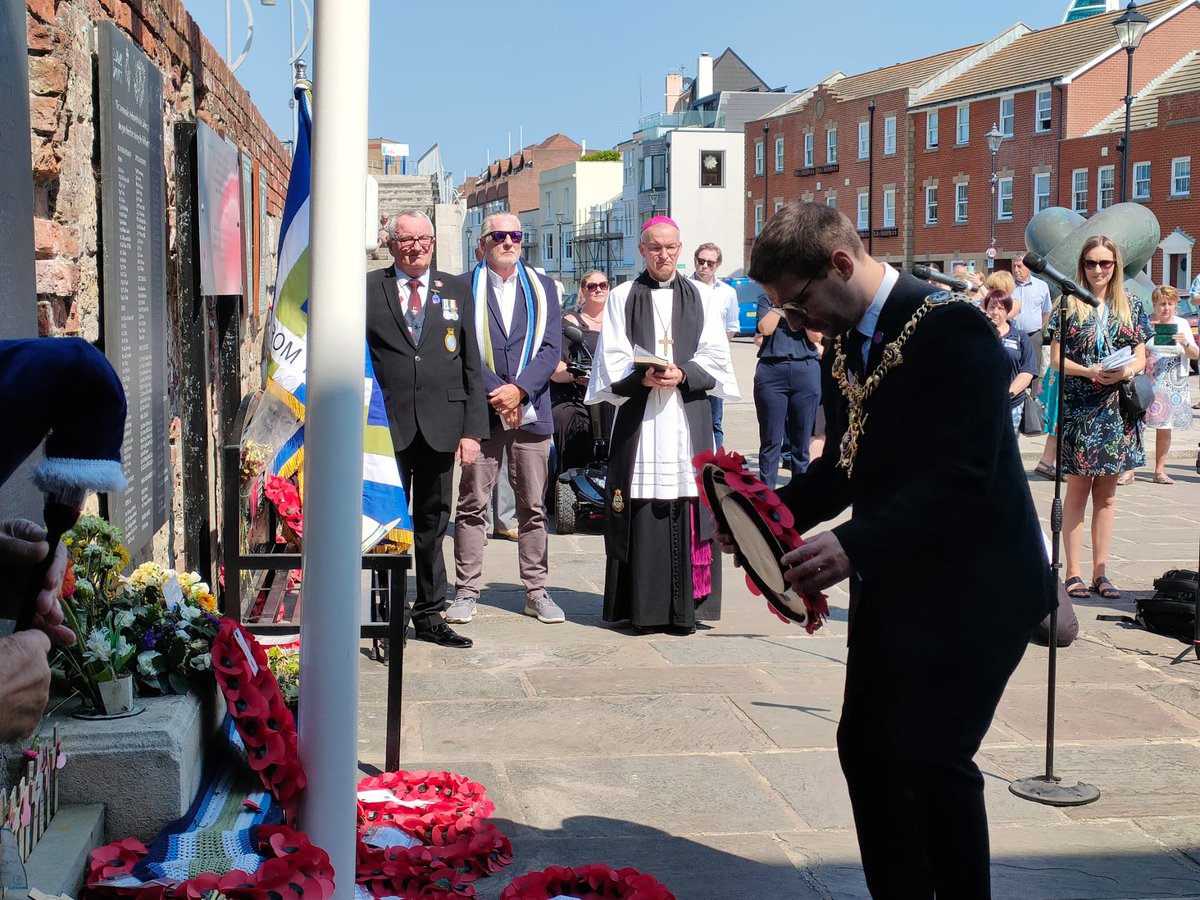 This morning I joined the Lord Lieutenant, veterans and city officials at the Falklands Memorial in Old Portsmouth, opening the service with a speech and laying a wreath in remembrance of those who lost their lives in the Falklands War. #wewillrememberthem